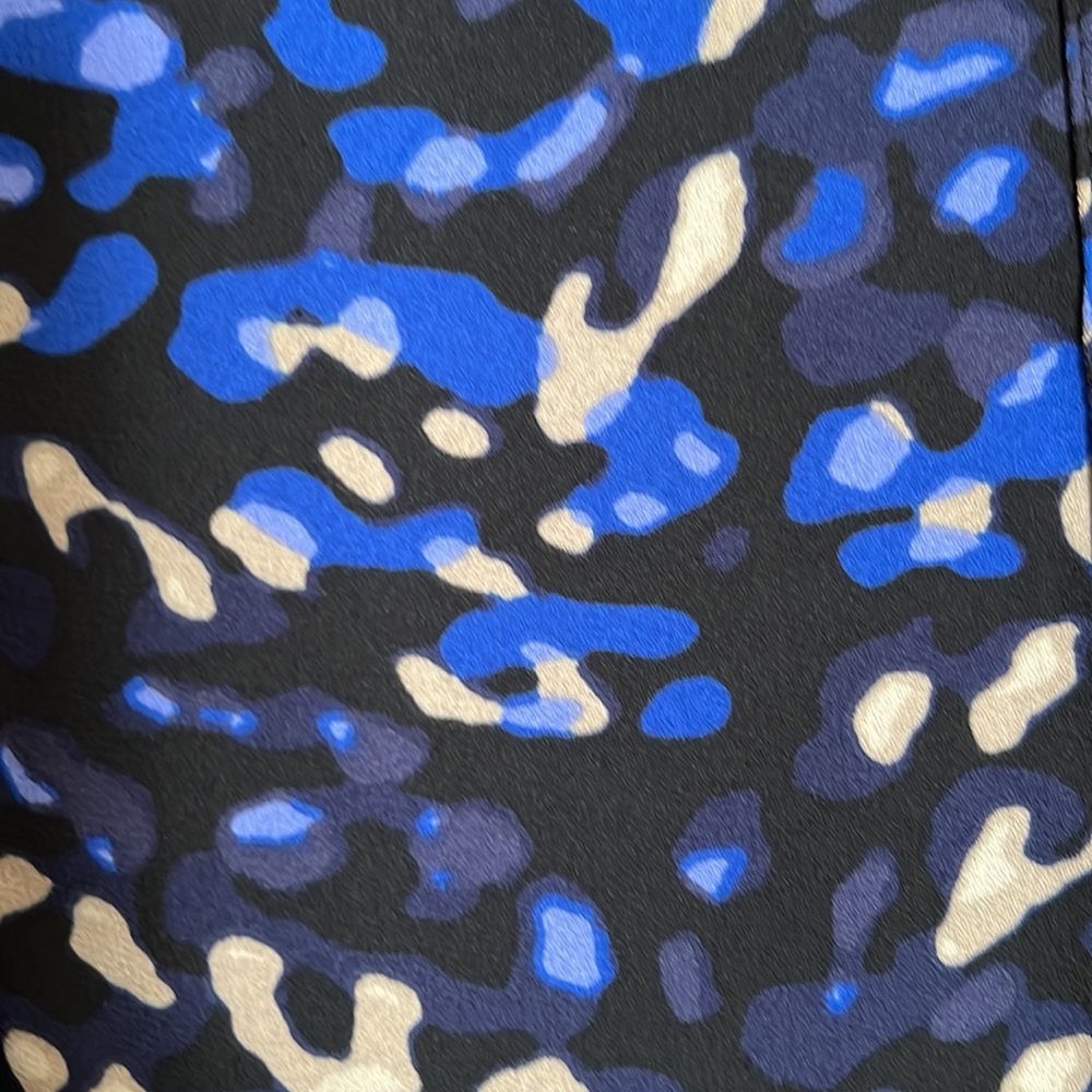 Dana Buchman Button-down shirt, Medium - Picture 2 of 2